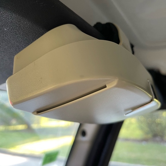 Sunglasses holder - Picture 1 of 3